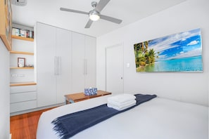 2 bedrooms, desk, iron/ironing board, WiFi