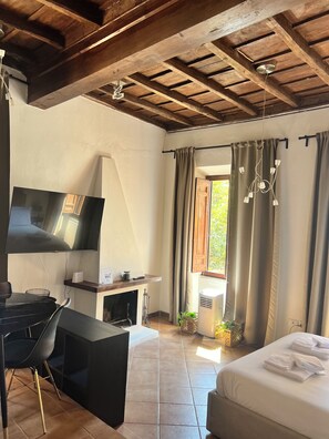 1 camera, una scrivania, ferro/asse da stiro, Wi-Fi gratuito