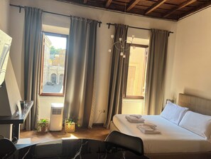 1 bedroom, desk, iron/ironing board, free WiFi