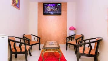 Studio, City View | 1 bedroom, in-room safe, desk, blackout curtains