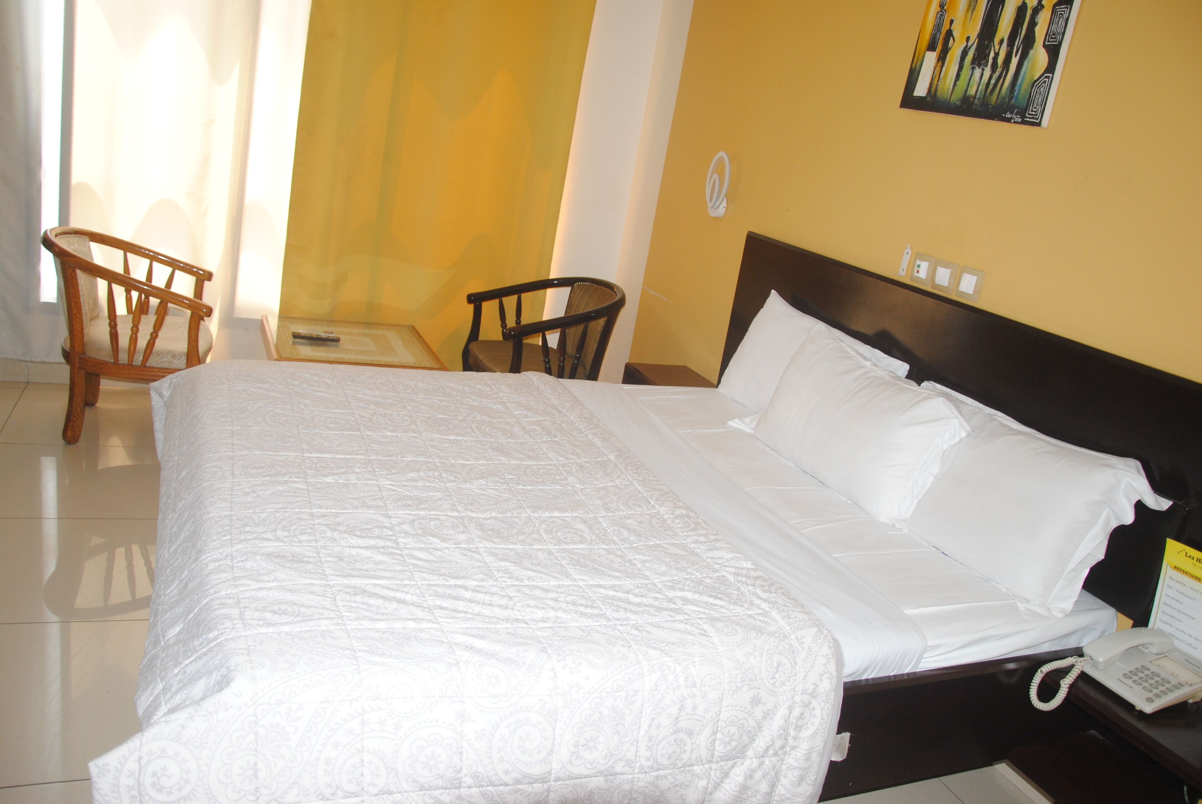 Kamar Double Standar, pemandangan kota | Brankas, meja kerja, tirai kedap cahaya, dan setrika/meja setrika