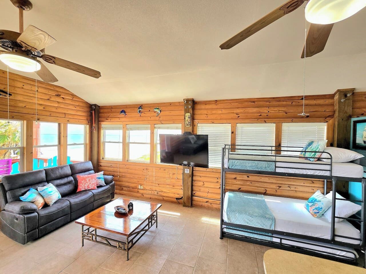1 bedroom, desk, WiFi, bed sheets