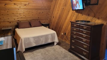 3 bedrooms, desk, travel cot, free WiFi