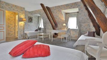 1 slaapkamer, een bureau, een strijkplank/strijkijzer, gratis wifi