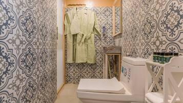 Shower, towels, soap, shampoo