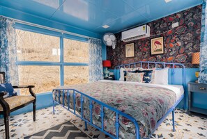 2 bedrooms, iron/ironing board, WiFi, bed sheets - Pinterest inspired, tiny home, 2 ensuite bedroom, 1 living room/kitchen and lawn (Udaipur)