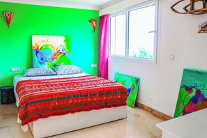 20 chambres, lit parapluie, Wi-Fi, draps fournis