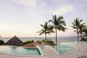 A heated pool - Book 5+ Nights This Summer and Earn a Free Night | June–October | Best View Hacienda de Mita Penthouse  (by VRMex.Homes) (Punta Mita)
