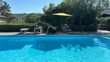 Hồ bơi ngoài trời