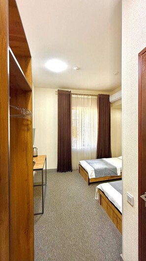Premium bedding, iron/ironing board, free WiFi, bed sheets - White House hotel (Tashkent)