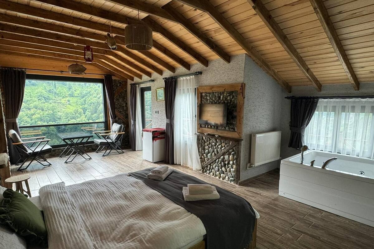 Family Room | 1 bedroom, soundproofing, WiFi (free)