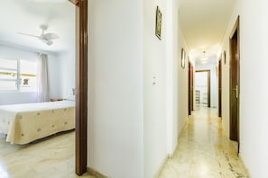 2 chambres, fer et planche à repasser, Wi-Fi gratuit, draps fournis