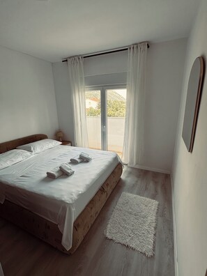 2 chambres, fer et planche à repasser, Wi-Fi, draps fournis