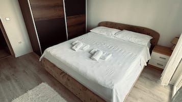 2 quartos, ferros/tábuas de passar roupa, Wi-Fi, roupa de cama