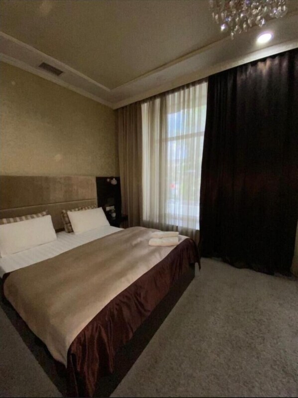 Chambre Double Luxe, vue ville | 1 chambre, fer et planche à repasser, Wi-Fi gratuit