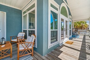 Terrace/patio - Gated Community Home located across from community pool & beach! (Dauphin Island)