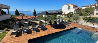 Deluxe sea view apartment with pool close to beach in beautiful Rijeka