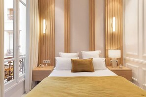 Travel cot, WiFi, bed sheets