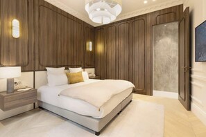 Travel cot, WiFi, bed sheets