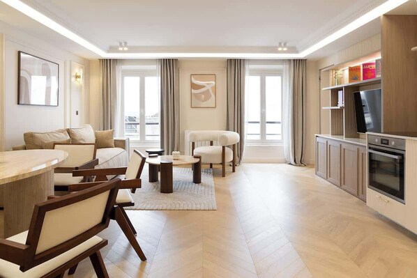 TV, offices - A Splendid 2-BR/2BA with Services in Opéra (Paris)