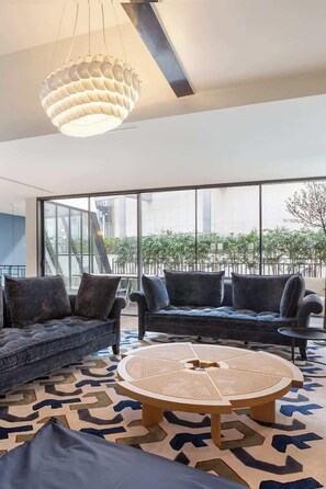 TV, offices - Rental Unit 3BR/3BA w/ House Manager & Services (Paris)