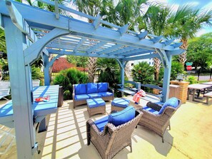 Terrace/patio - FREE Tickets. 2bed-2-bath 8th-floor condo in Holiday Towers-Walk to the beach! (Myrtle Beach)