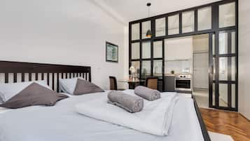 1 chambre, ameublement personnalisé, bureau