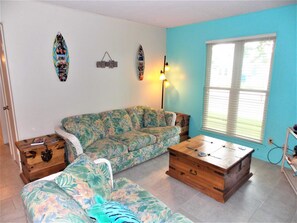 TV, offices - Seaside Retreat | Sleeps 5 | Family Friendly (Port Aransas)
