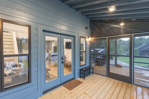 Terrace/patio - Blue Chair Hideaway at The Retreat at Water's Edge (Tracy City)