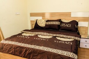 1 dormitorio, tabla de planchar con plancha, wifi y ropa de cama