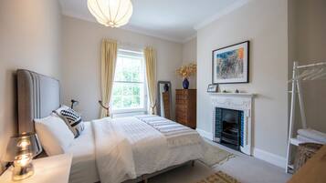 2 slaapkamers, een strijkplank/strijkijzer, reisbedje, wifi