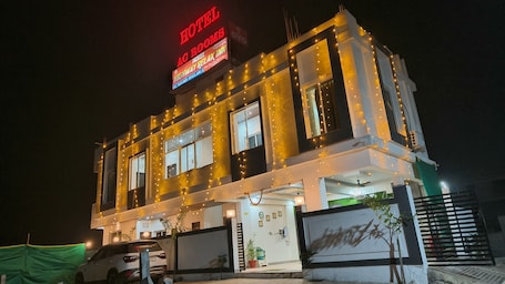 Fachada del alojamiento. Hotel Highway Relax Inn By GRB