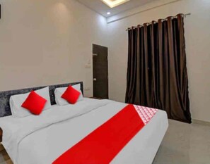 Kamar Deluks | Brankas, meja kerja, ruang kerja ramah laptop, dan Wi-Fi gratis