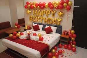 Caja de seguridad en la habitación y escritorio