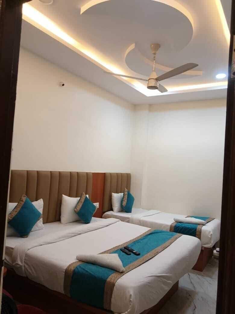 Triple Room | In-room safe, desk, laptop workspace, WiFi (free)