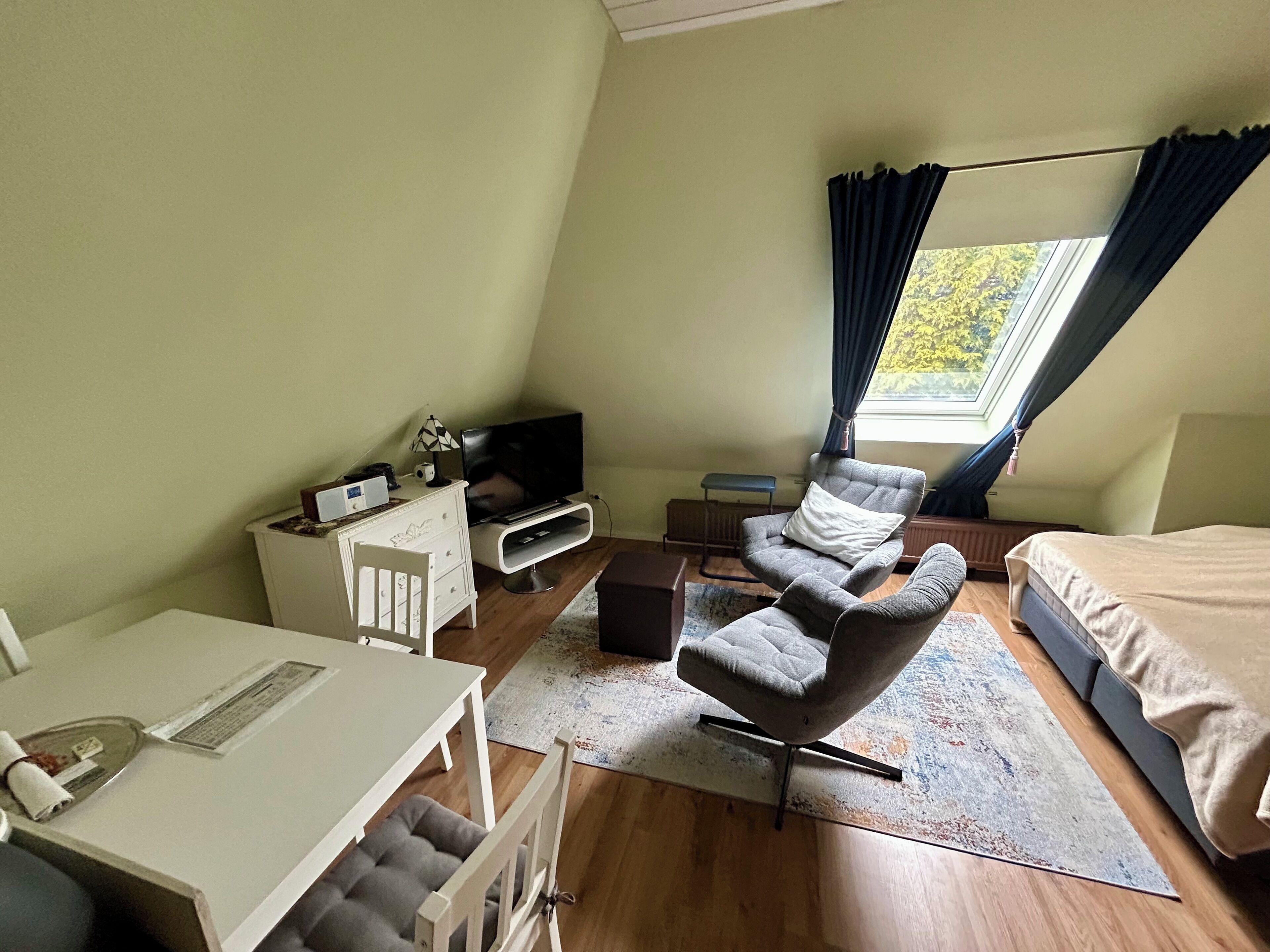 1 chambre, fer et planche à repasser, Wi-Fi gratuit, draps fournis