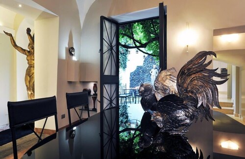 La Palazzina Santa Dorotea, splendid Rome Townhouse with courtyard garden