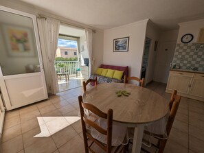 Interior - Port-la-Nouvelle: Lumineux T2, 40m2, Proche Plage, 4 Pers, Loggia, Parking (Port-la-Nouvelle)