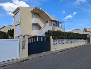 Exterior - Port-la-Nouvelle: Lumineux T2, 40m2, Proche Plage, 4 Pers, Loggia, Parking (Port-la-Nouvelle)