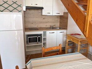 Fridge, microwave, stovetop, coffee/tea maker