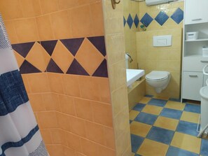Hair dryer - **Gruissan - Ground Floor - Near Grazel Beach (150m) - Sleeps 4/5 - Secure Parking** (Gruissan)