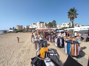 Beach - **Gruissan - Ground Floor - Near Grazel Beach (150m) - Sleeps 4/5 - Secure Parking** (Gruissan)