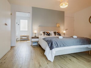 6 bedrooms, free WiFi, bed sheets