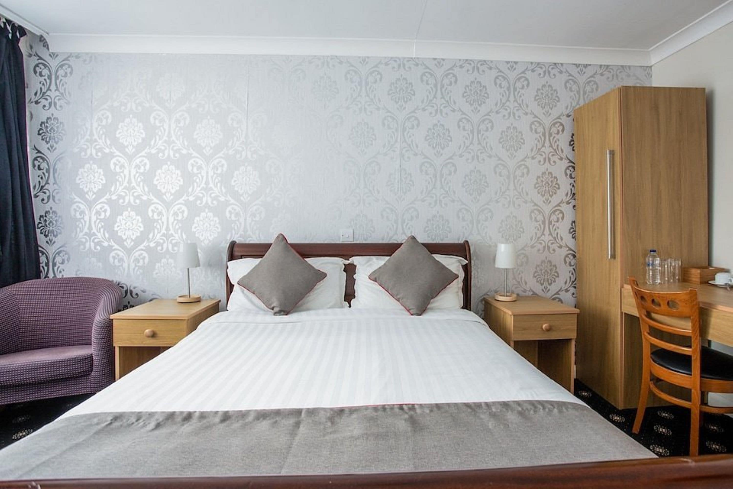 Standard Double Room, 1 Bedroom | Desk, soundproofing, iron/ironing board, free WiFi