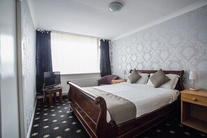 Kamar Double Standar | Kedap suara, setrika/meja setrika, dan Wi-Fi gratis