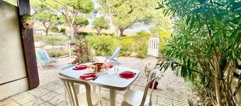 Charming mezzanine T2 Villa, AIR CONDITIONING, Pool, Parking, near Beach