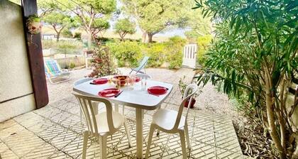 Charming mezzanine T2 Villa, AIR CONDITIONING, Pool, Parking, near Beach