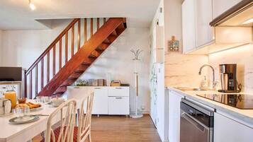 Réfrigérateur, lave-vaisselle, cafetiÚre/bouilloire