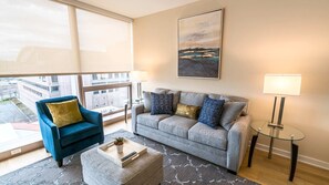 Een televisie en een kantoor