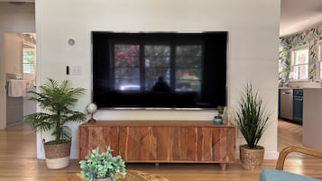 Smart TV, computer monitors